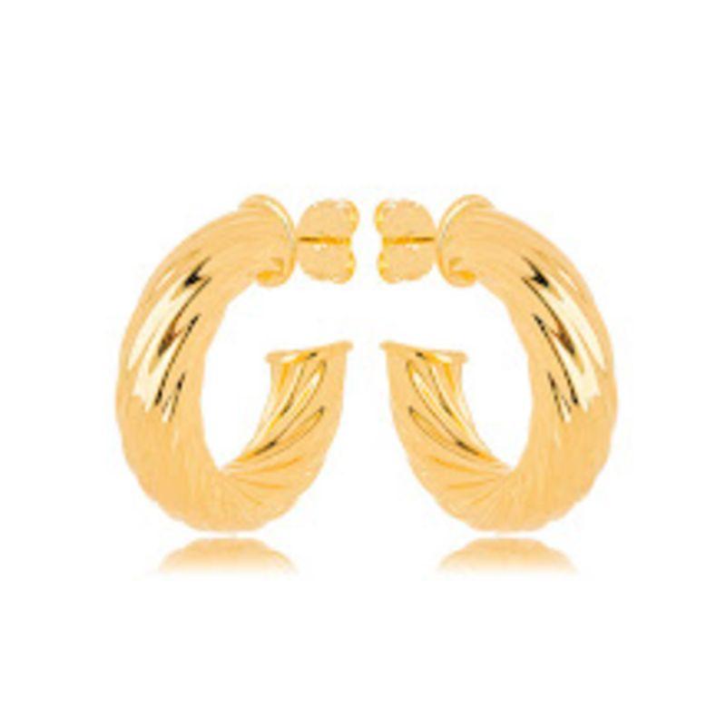 BRINCO ARGOLA TORCIDA EM BANHO DE OURO 18K