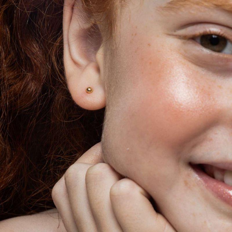 BRINCO BOLINHA EM BANHO DE OURO 18K