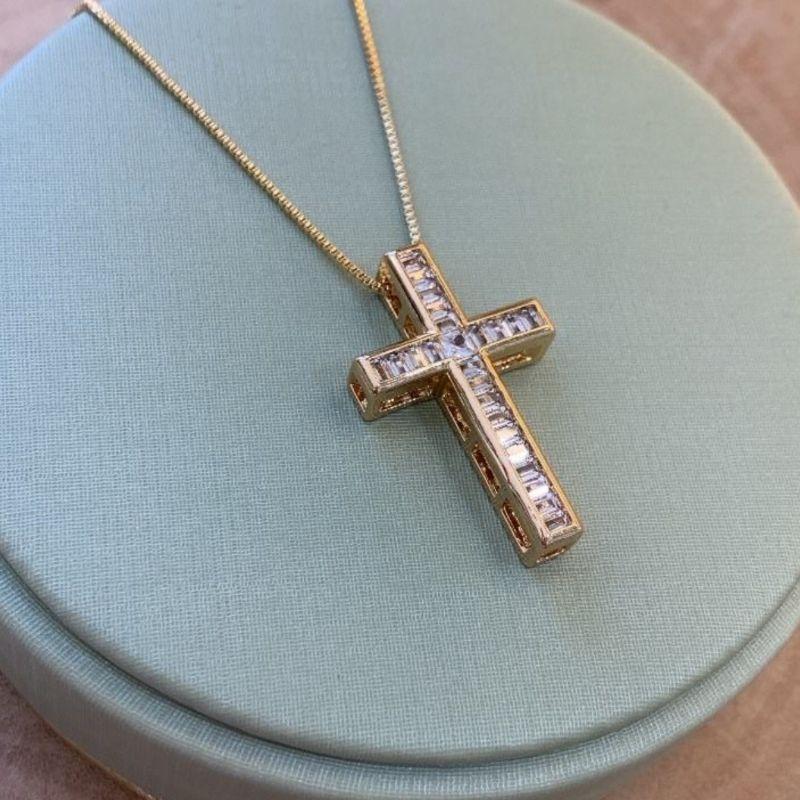 COLAR CRUZ NAVETE EM BANHO DE OURO 18K