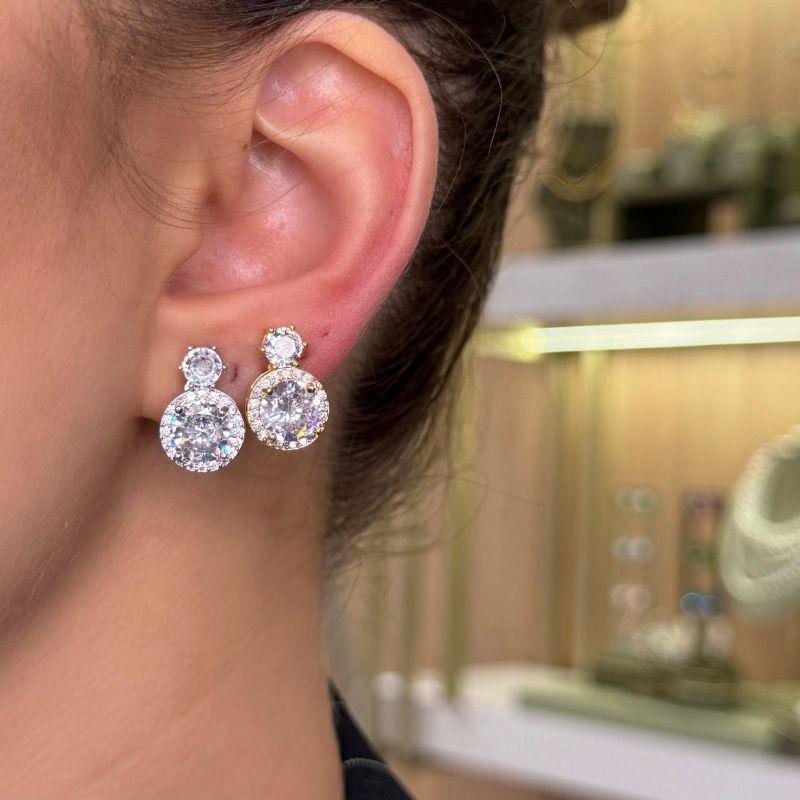 BRINCO DE PRESSÃO CRAVEJADO CRISTAL EM BANHO DE OURO 18K