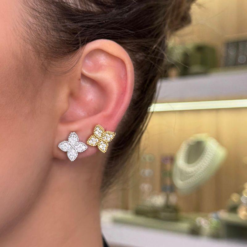 BRINCO DE PRESSÃO FLOR MICRO ZIRCÔNIA EM BANHO DE OURO 18K