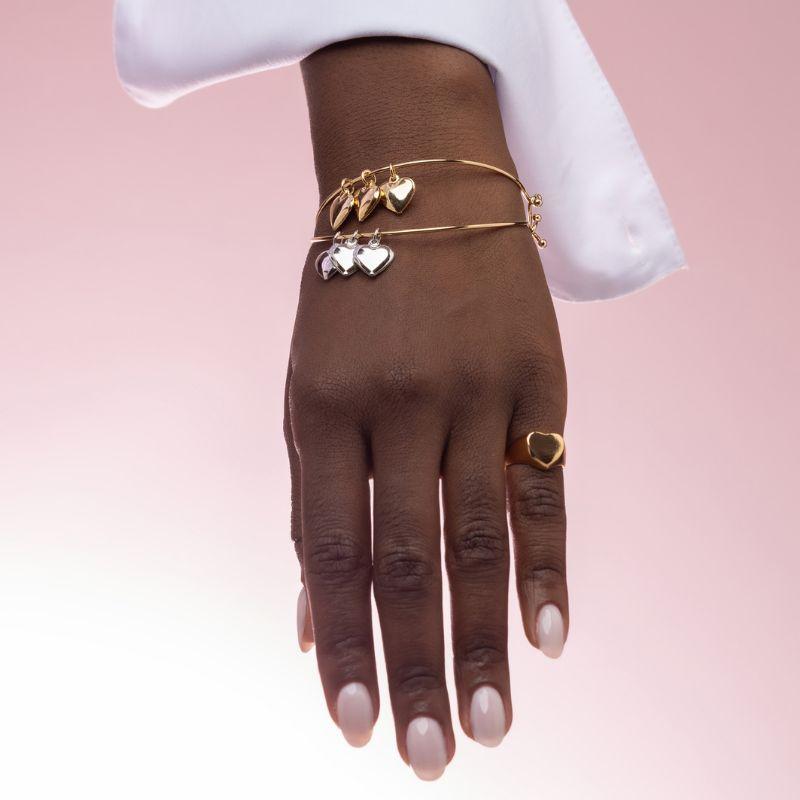 PULSEIRA BRACELETE TRÊS CORAÇÕES LISOS EM BANHO DE OURO 18K