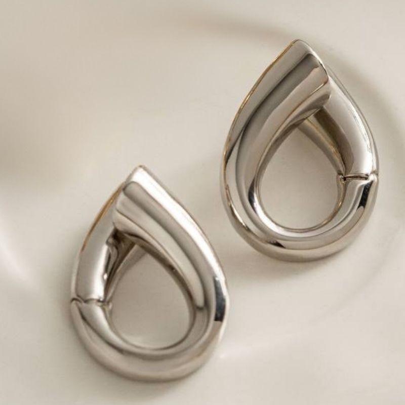 BRINCO ARGOLA LISA EM BANHO DE OURO 18K