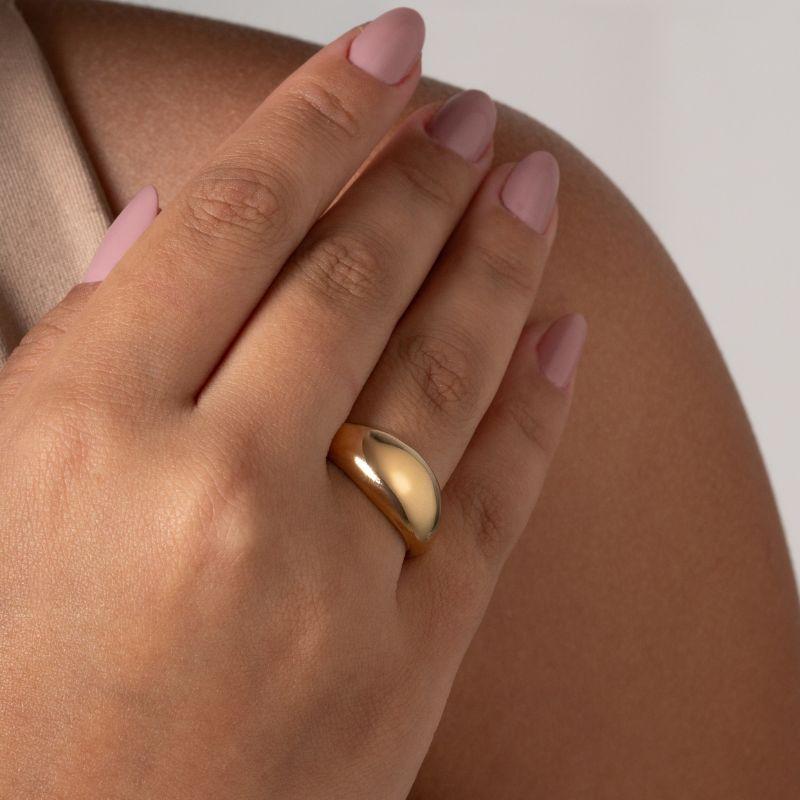 ANEL AJUSTÁVEL ABAULADO LISO EM BANHO DE OURO 18K