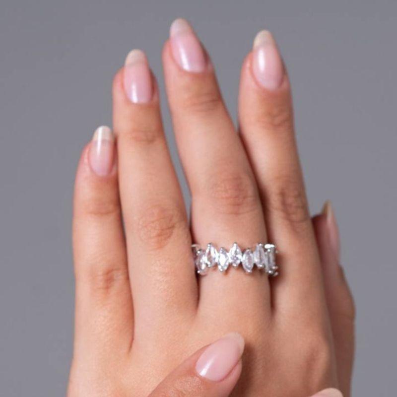 ANEL APARADOR DE LUXO COM PEDRAS NAVETE EM BANHO DE RÓDIO BRANCO