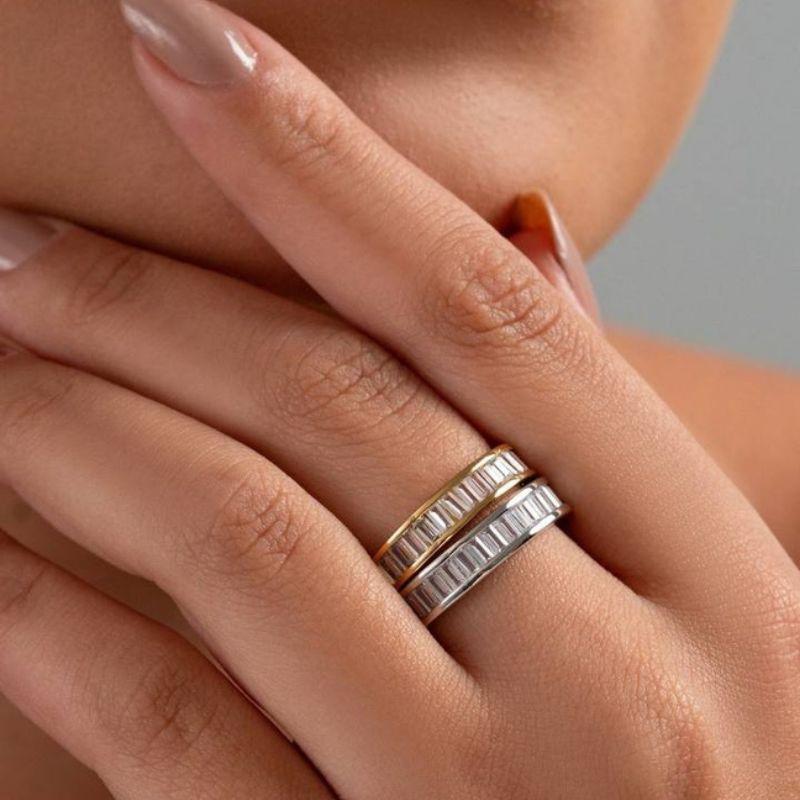 ANEL ETERNITY COM ZIRCÔNIAS BAGUETES TRANSPARENTES EM BANHO DE OURO 18K