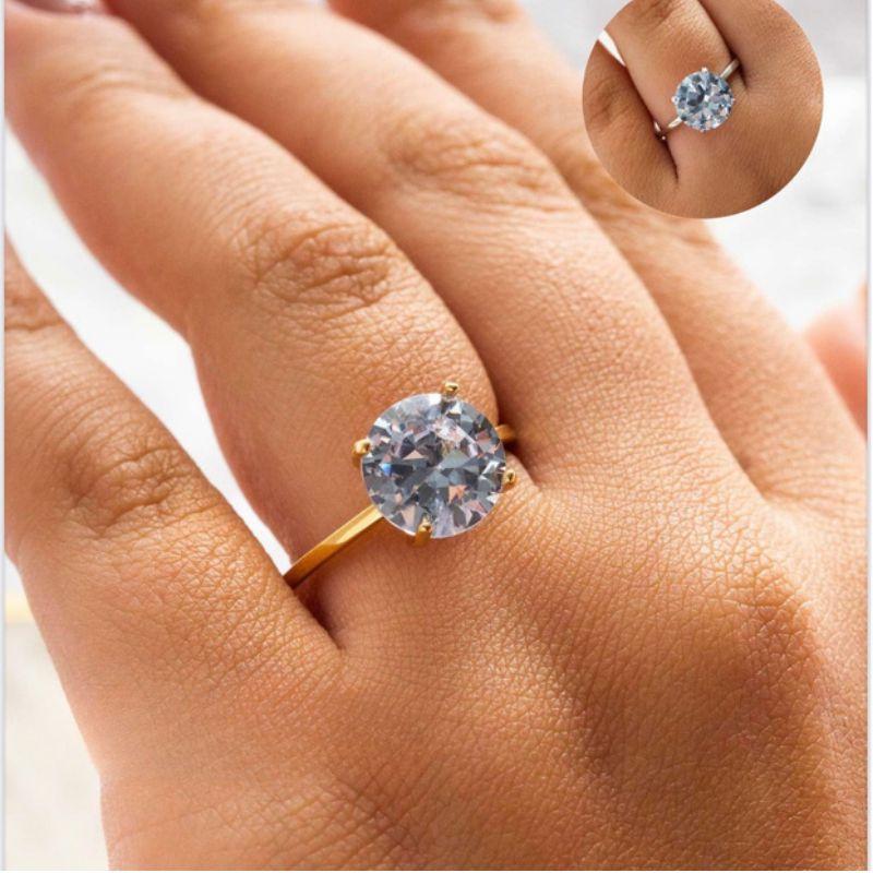 ANEL SOLITÁRIO ARO FINO LUXO COM CRISTAL LAPIDADO - BANHO DE OURO 18K