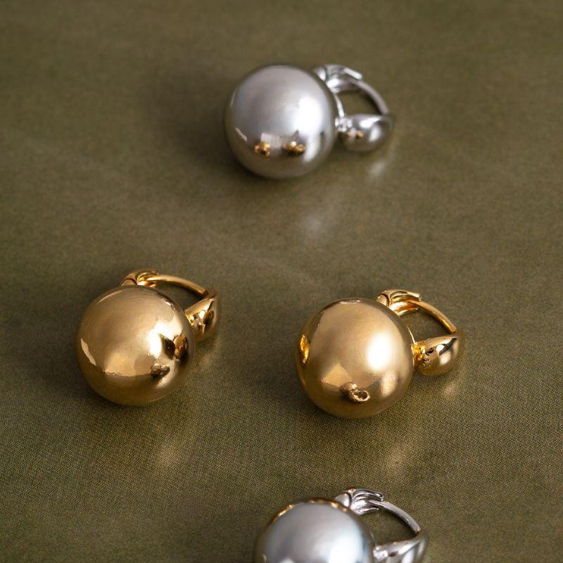 BRINCO ARGOLA CLICK COM PINGENTE ESFERA LISA - BANHO OURO 18K