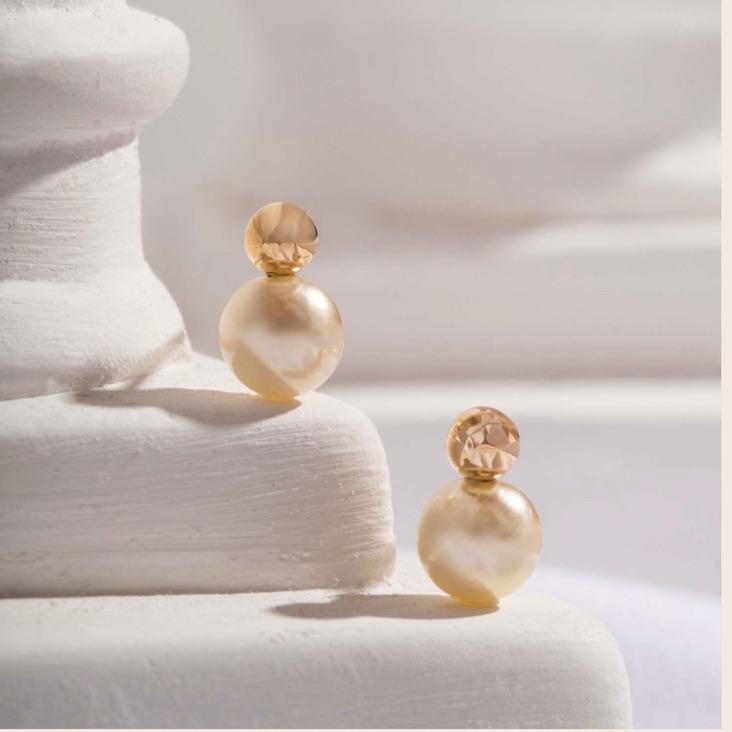 BRINCO DUO BOLINHA LISA E PÉROLA  BANHO DE OURO 18K