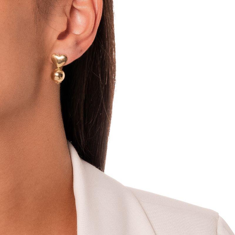 BRINCO CORAÇÃO COM PÊNDULO ESFERA - BANHO DE OURO 18K
