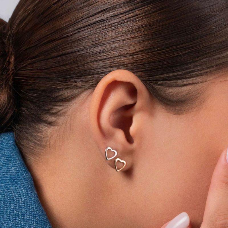 BRINCO MINI CORAÇÃO VAZADO - BANHO DE OURO 18K