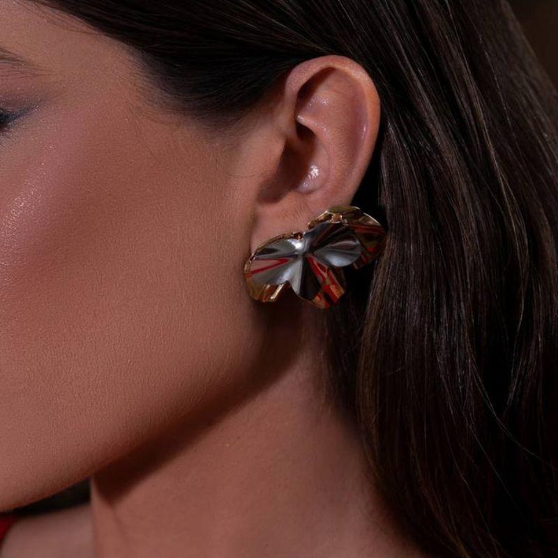 BRINCO BORBOLETA ESCULTURAL MIX - BANHO DE OURO 18K E RÓDIO BRANCO