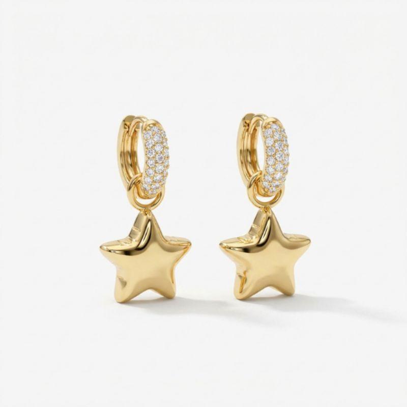 BRINCO ARGOLA ARTICULADA COM PINGENTE ESTRELA E ZIRCÔNIAS EM BANHO DE OURO 18K - 3CM