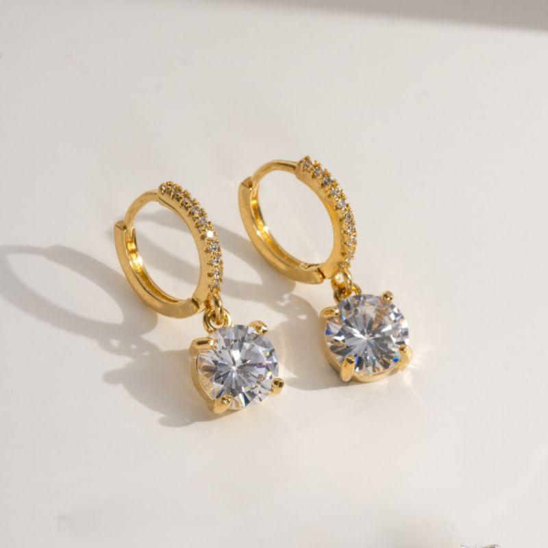 BRINCO ARGOLA ARTICULADA COM PINGENTE PONTO DE LUZ EM BANHO DE OURO 18K