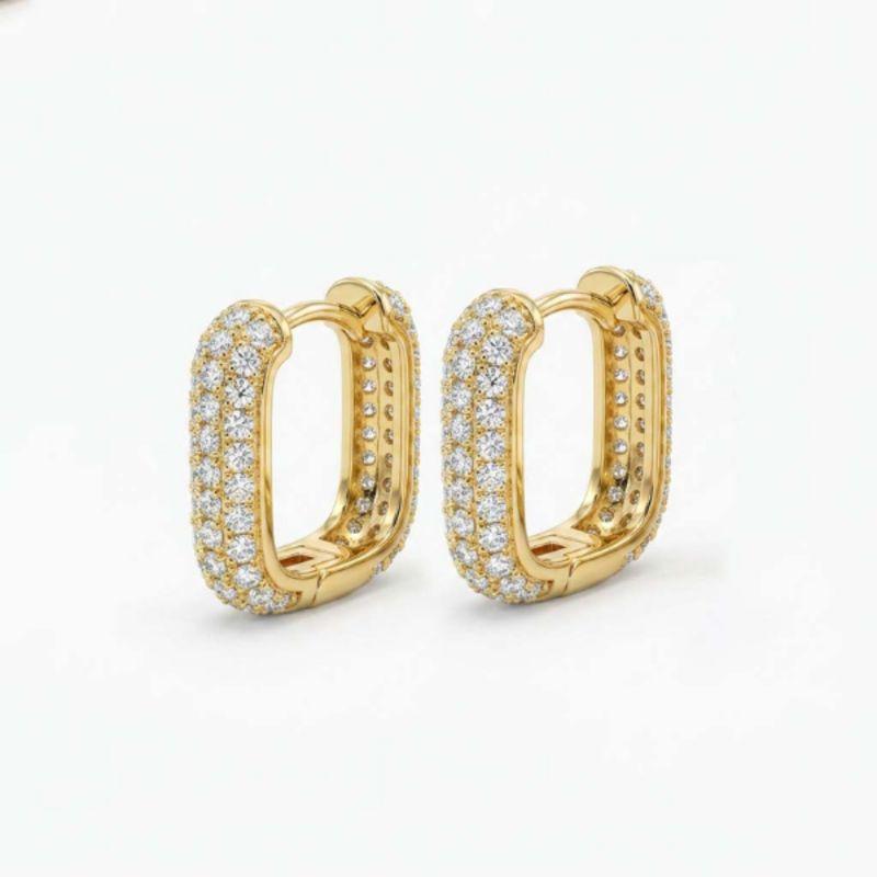 BRINCO ARGOLA CLICK RETANGULAR CRAVEJADA EM BANHO DE OURO 18K