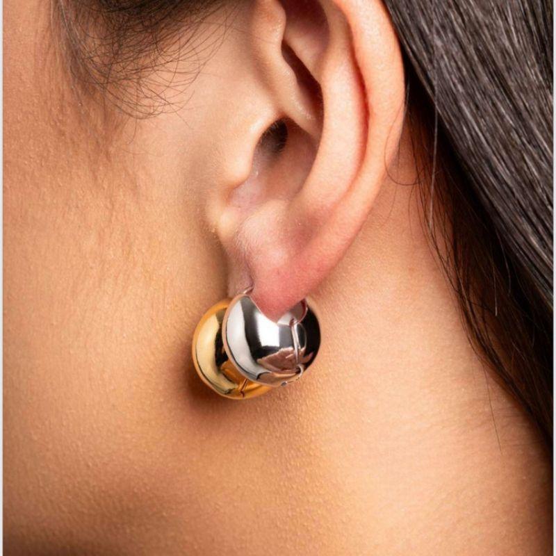 BRINCO ARGOLA HUGGIE ABAULADA GOTA EM OURO 18K