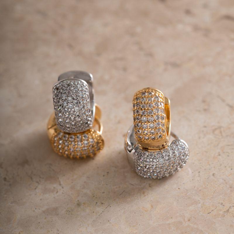 BRINCO ARGOLA PEQUENA CRAVEJADA COM ZIRCÔNIAS - BANHO DE OURO 18K