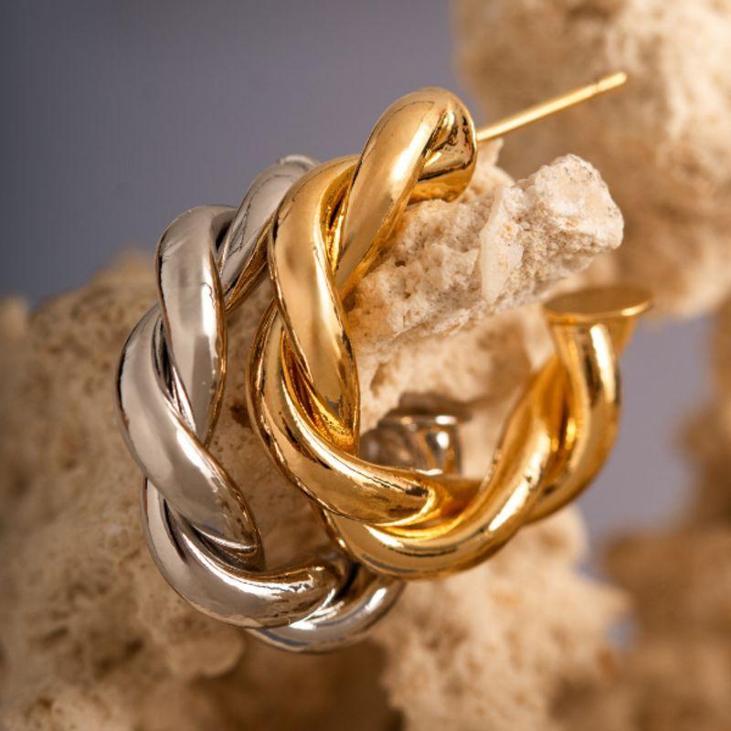 BRINCO ARGOLA TORCIDA TRESSÊ - BANHO DE OURO 18K