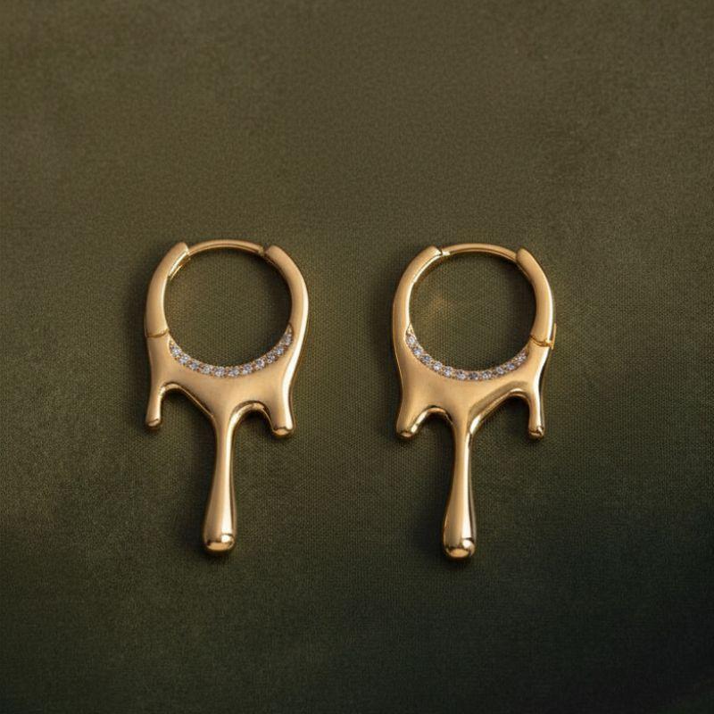 BRINCO DE ARGOLA COM PINGENTE DE GOTA MELT BANHO OURO 18K