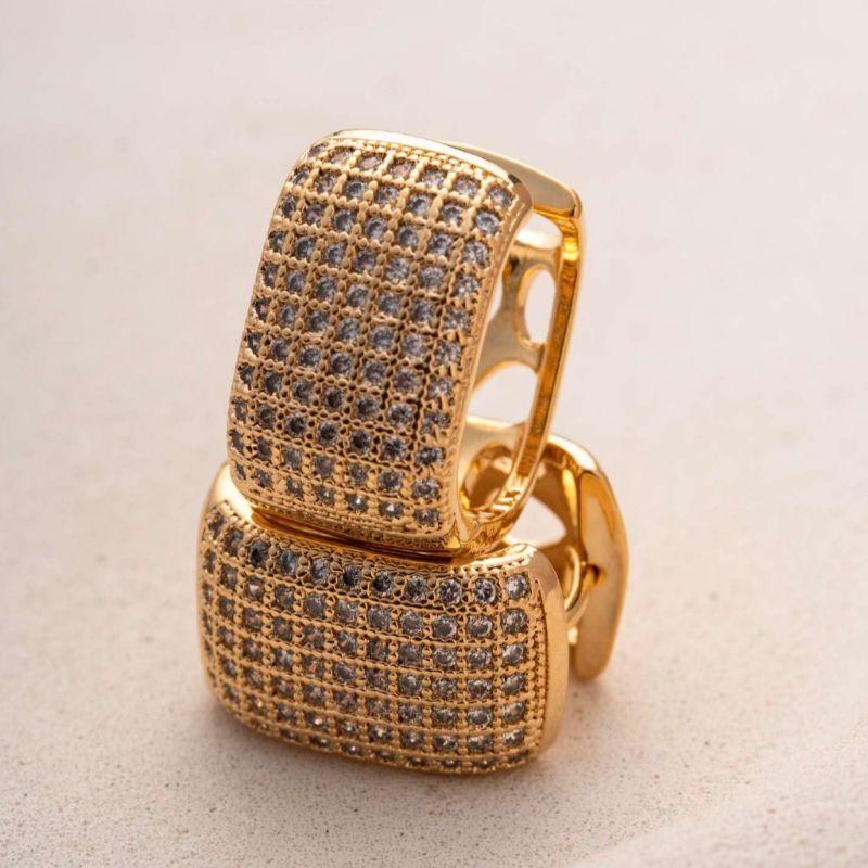 BRINCO DE ARGOLA CLICK RETANGULAR CRAVEJADO PAVÊ BANHO OURO 18K