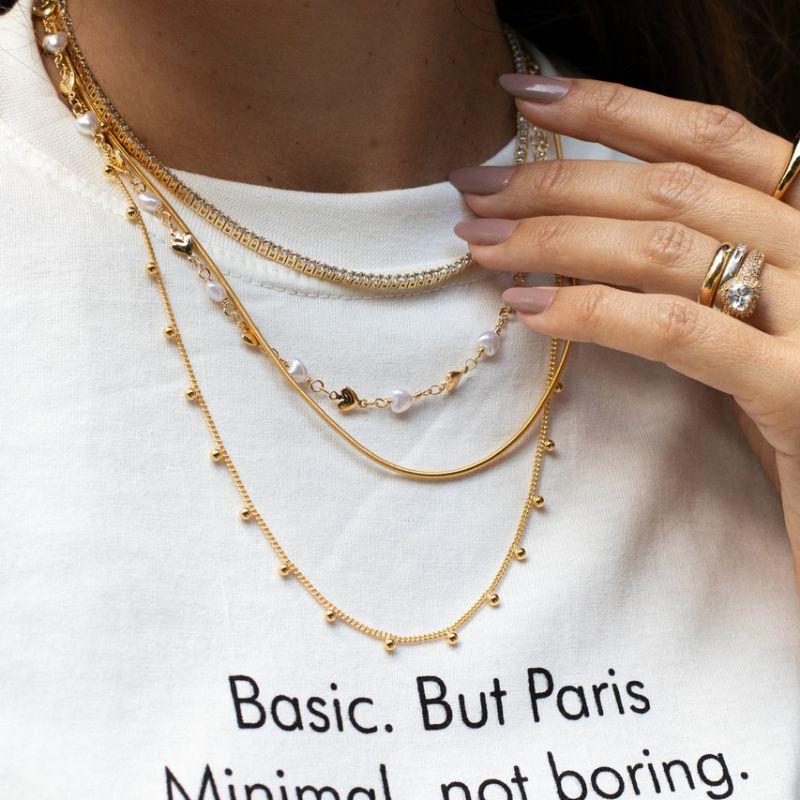 COLAR CHOKER ELO CORAÇÃO INTERCALADO COM PÉROLAS - BANHO DE OURO 18K