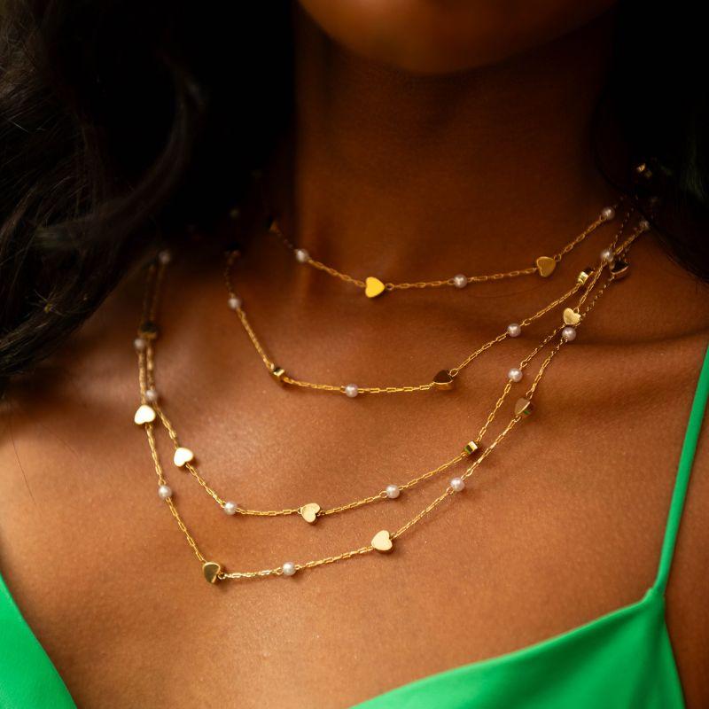 COLAR CORRENTE CARTIER COM CORAÇÕES E PÉROLAS -  BANHO DE OURO 18K