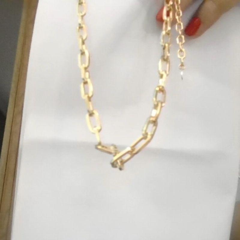 COLAR CHOKER CORRENTE ELO CARTIER ALONGADO - BANHO DE OURO 18K