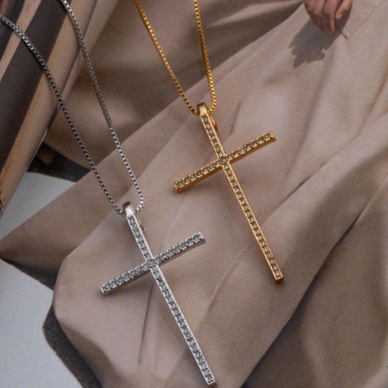 COLAR VENEZIANA COM CRUZ PALITO CRAVEJADA EM BANHO DE OURO 18K