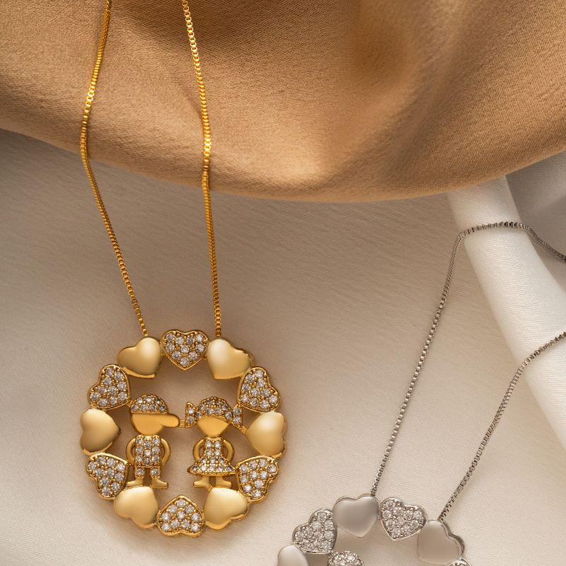 COLAR VENEZIANA COM MANDALA CASAL FILHOS E CORAÇÕES -  BANHO DE OURO 18K