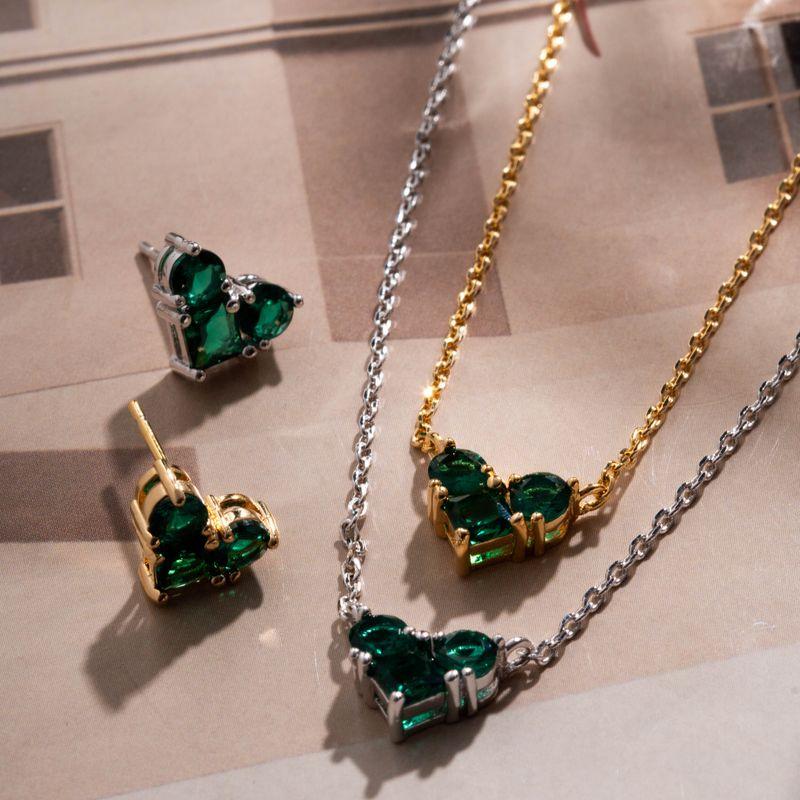 CONJUNTO COLAR E BRINCOS CORAÇÃO TRILOGY ESMERALDA EM BANHO DE RÓDIO BRANCO