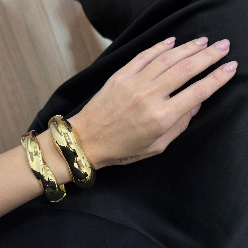PULSEIRA BRACELETE AURUM WAVE: DESIGN ORGÂNICO EM BANHO DE OURO 18K