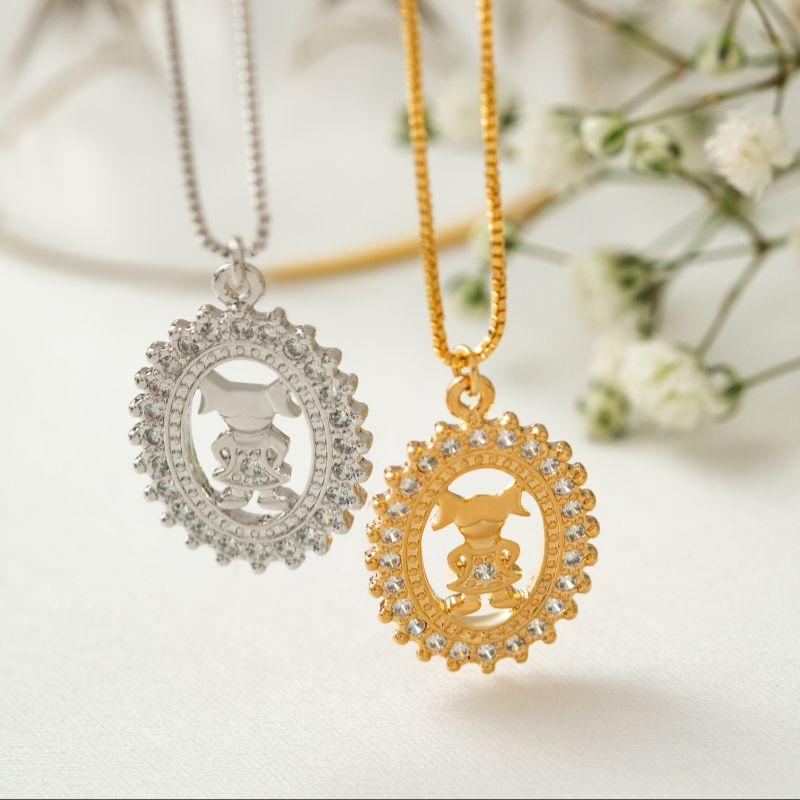 COLAR MEDALHA FILHA CRAVEJADA  BANHO EM OURO 18K