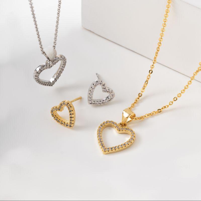 CONJUNTO COLAR E BRINCOS CORAÇÃO VAZADO CRAVEJADO -  BANHO DE OURO 18K